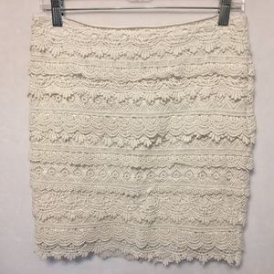 WHBM Size 2 White Crochet Lace Pencil Skirt